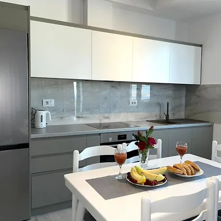 Diamond Golden 3 Apartment *
