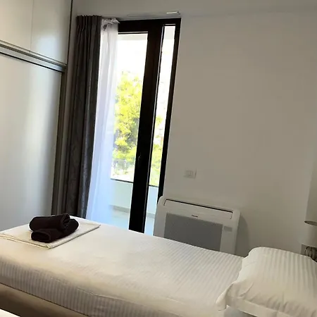 Diamond Golden 3 Apartment *